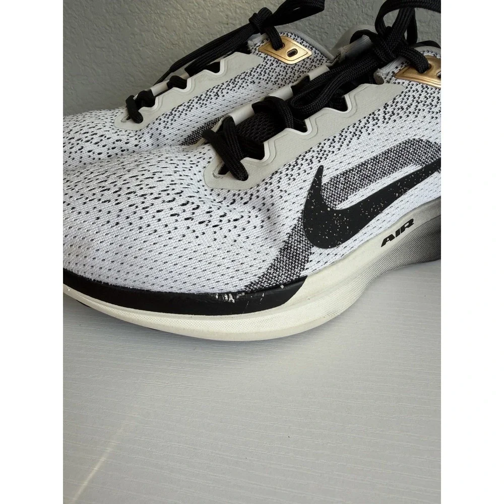 Nike Air Winflo 11 SE Mens US 9.5 White Black Metallic Gold HQ7975-100